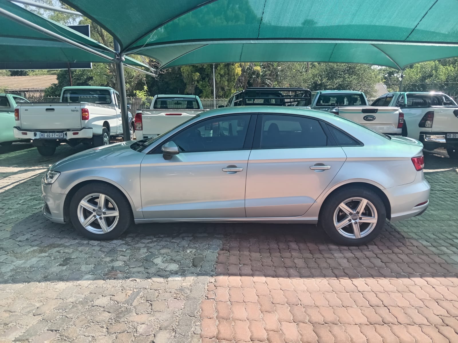 
								AUDI A3 1.0 TFSI AUTO full									