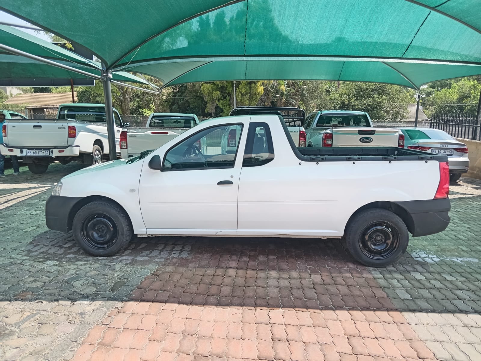 
								NISSAN NP200 1.6 full									