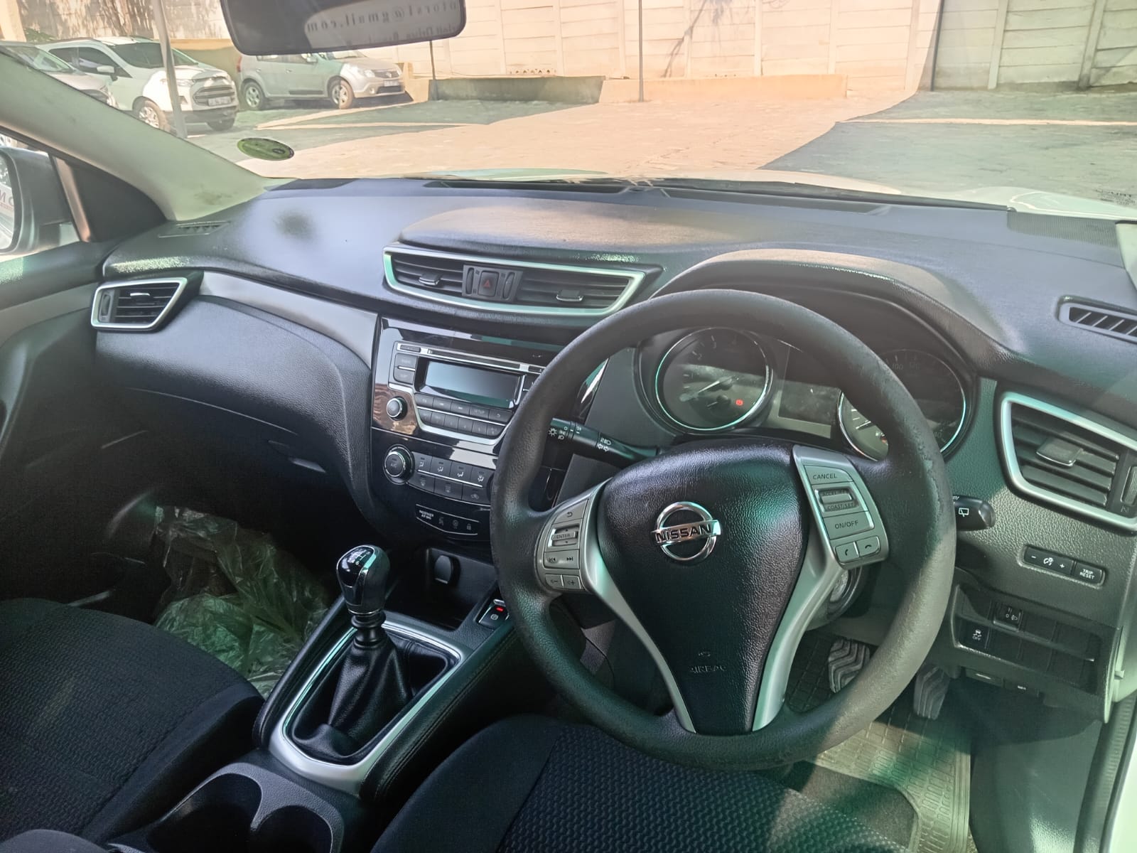 
								NISSAN QASHAI 1.2 full									