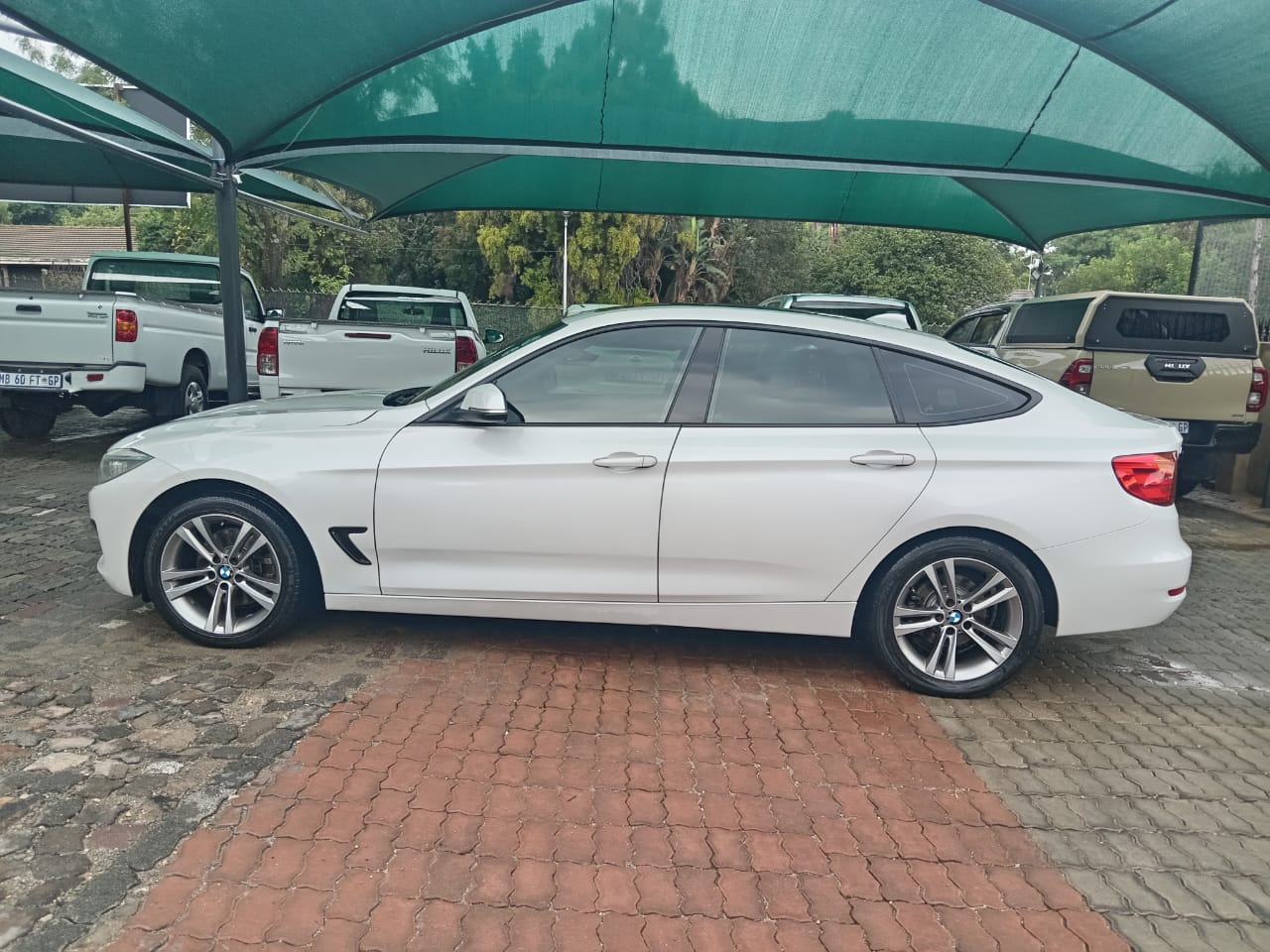 
								BMW 328i GT Sportline auto full									