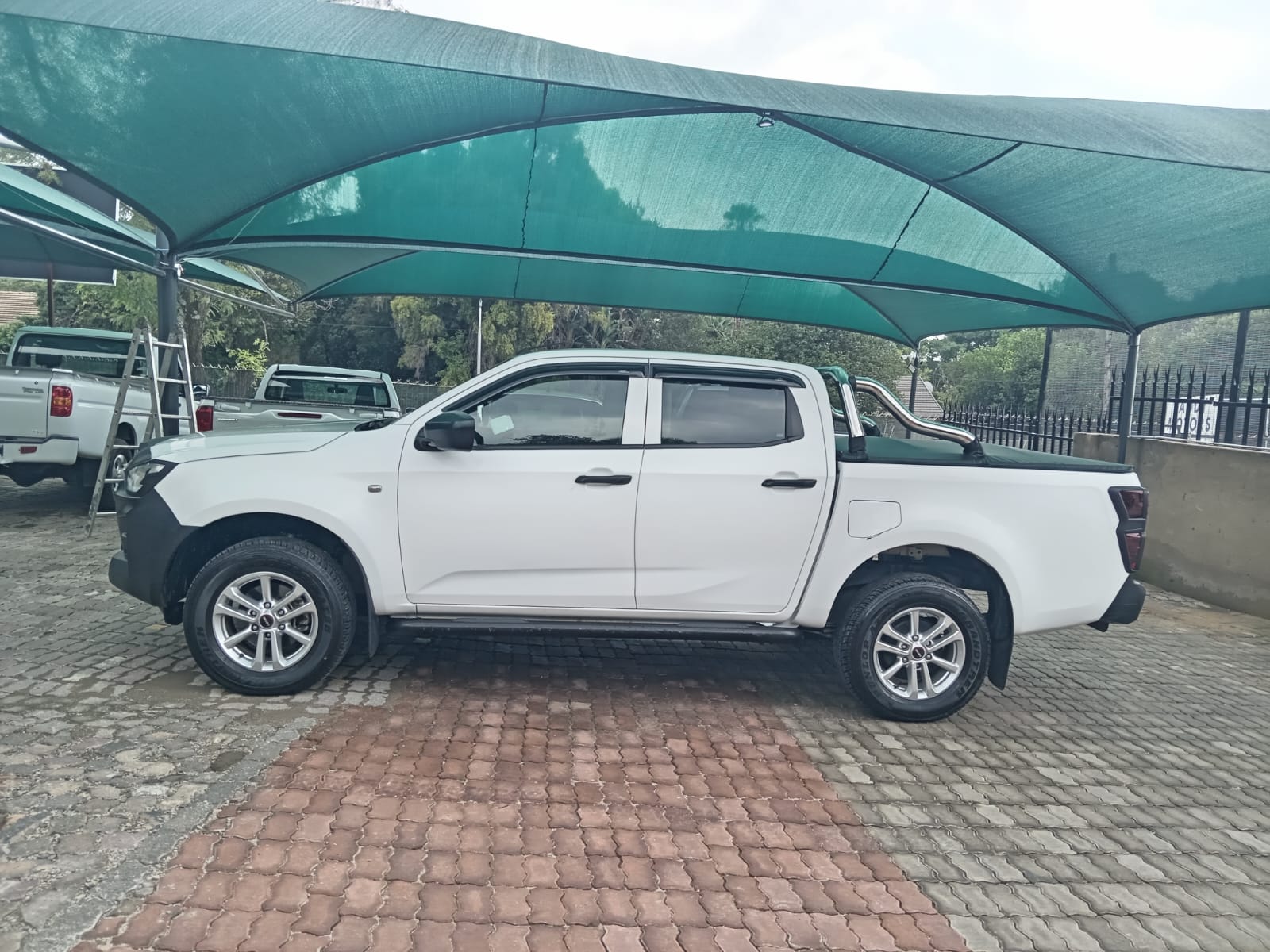 
								ISUZU 1.9 DMAX DOUBLE CAB 4X2 full									