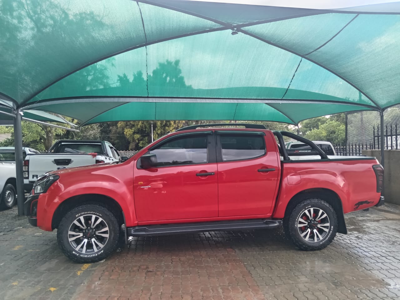 
								ISUZU DMAX 250 X-RIDER DOUBLE CAB 4X2 full									