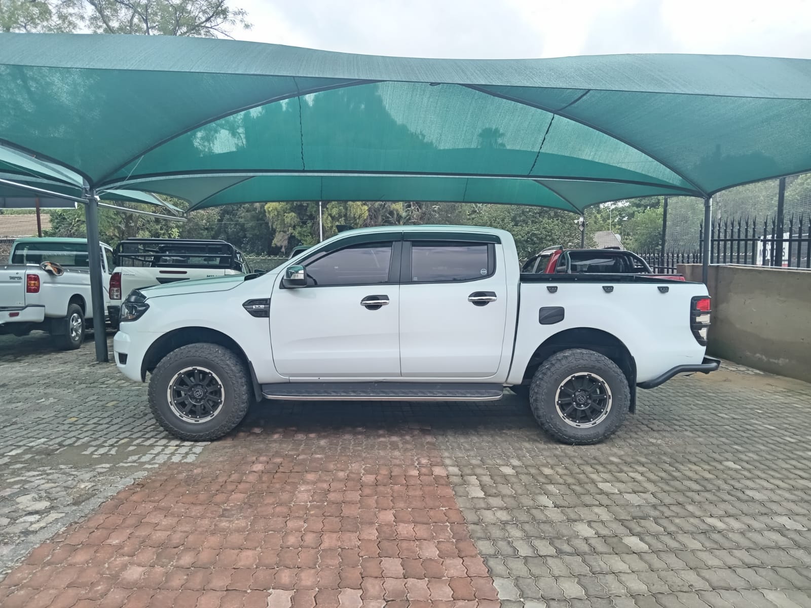 
								FORD RANGER 3.2 TDCI DOUBLE CAB XLT AUTO full									