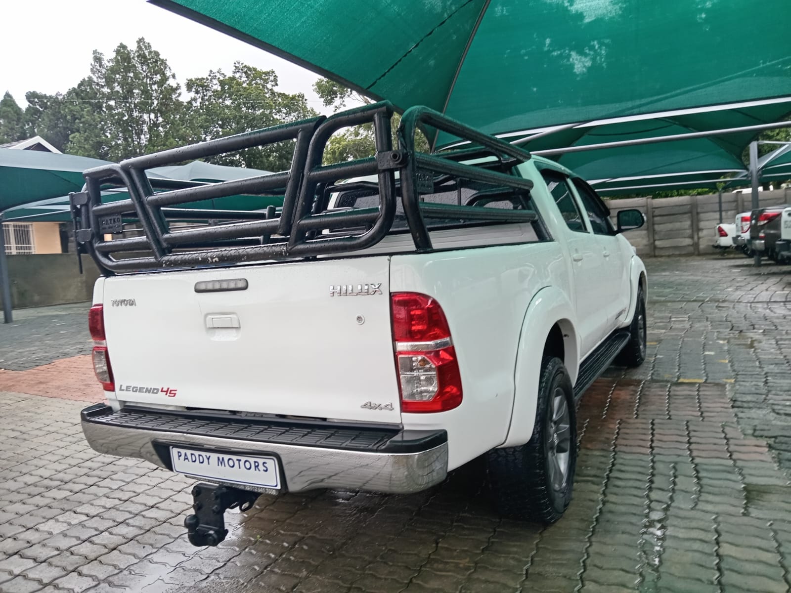 
								TOYOTA HILUX 2.5 D4D DOUBLE CAB 4X4 full									