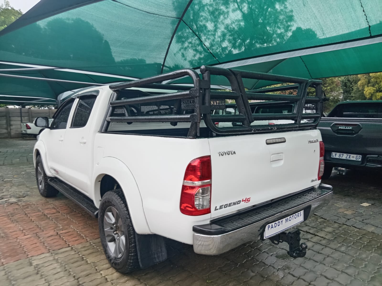 
								TOYOTA HILUX 2.5 D4D DOUBLE CAB 4X4 full									