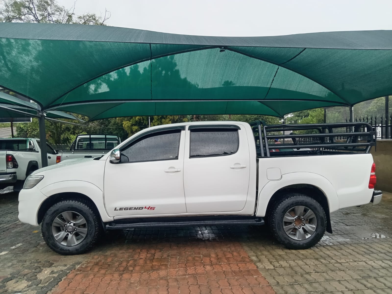 
								TOYOTA HILUX 2.5 D4D DOUBLE CAB 4X4 full									