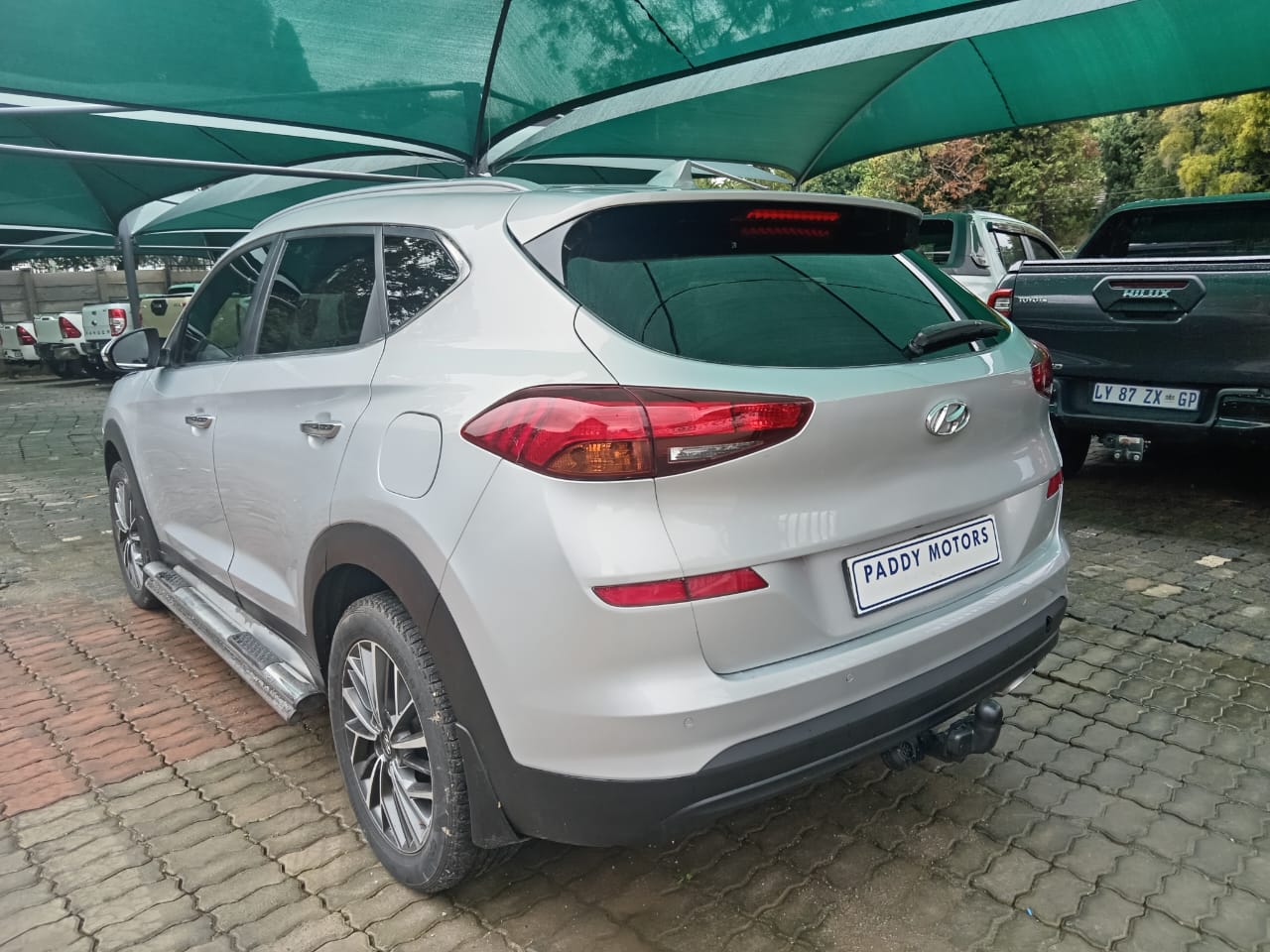 
								HYUNDAI TUCSON 2.0 full									