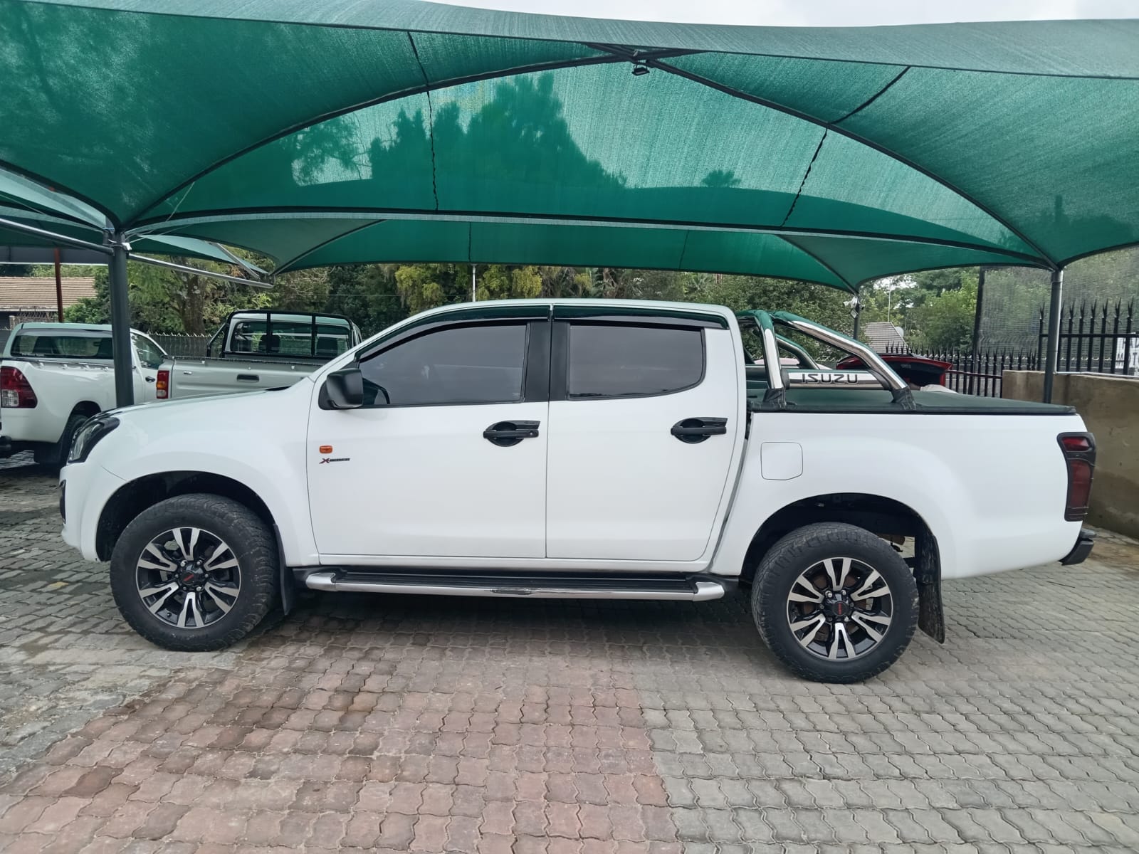 
								ISUZU KB250 D-TEQ X-RIDER DOUBLE CAB 4X2 full									