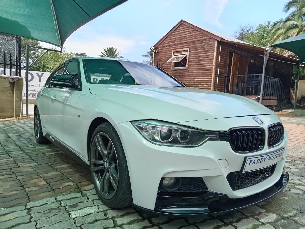 
								BMW 3Series 320i M-sport full									