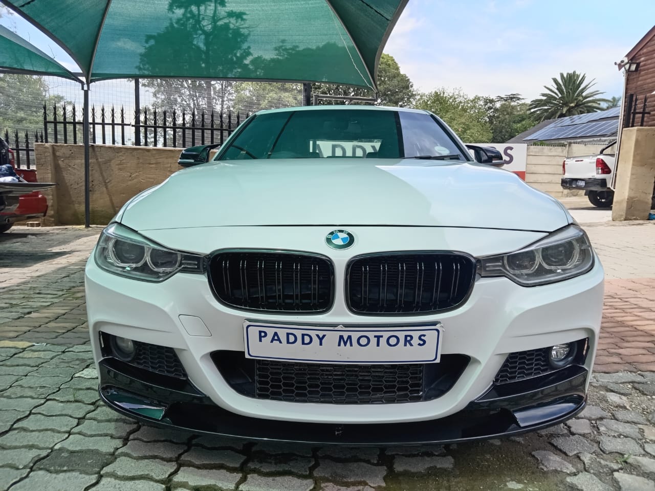 
								BMW 3Series 320i M-sport full									