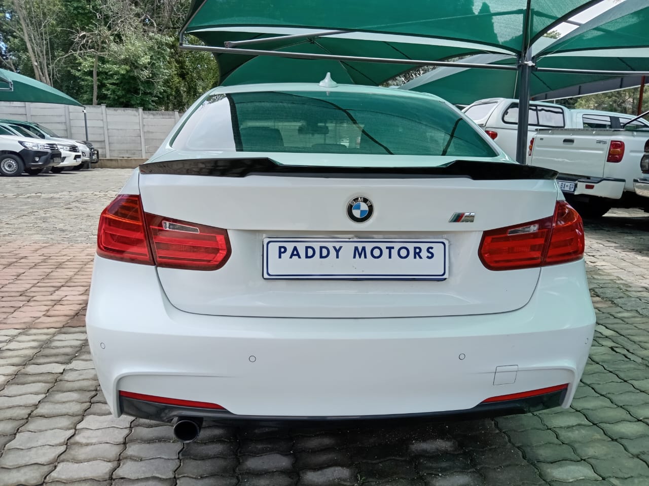 
								BMW 3Series 320i M-sport full									