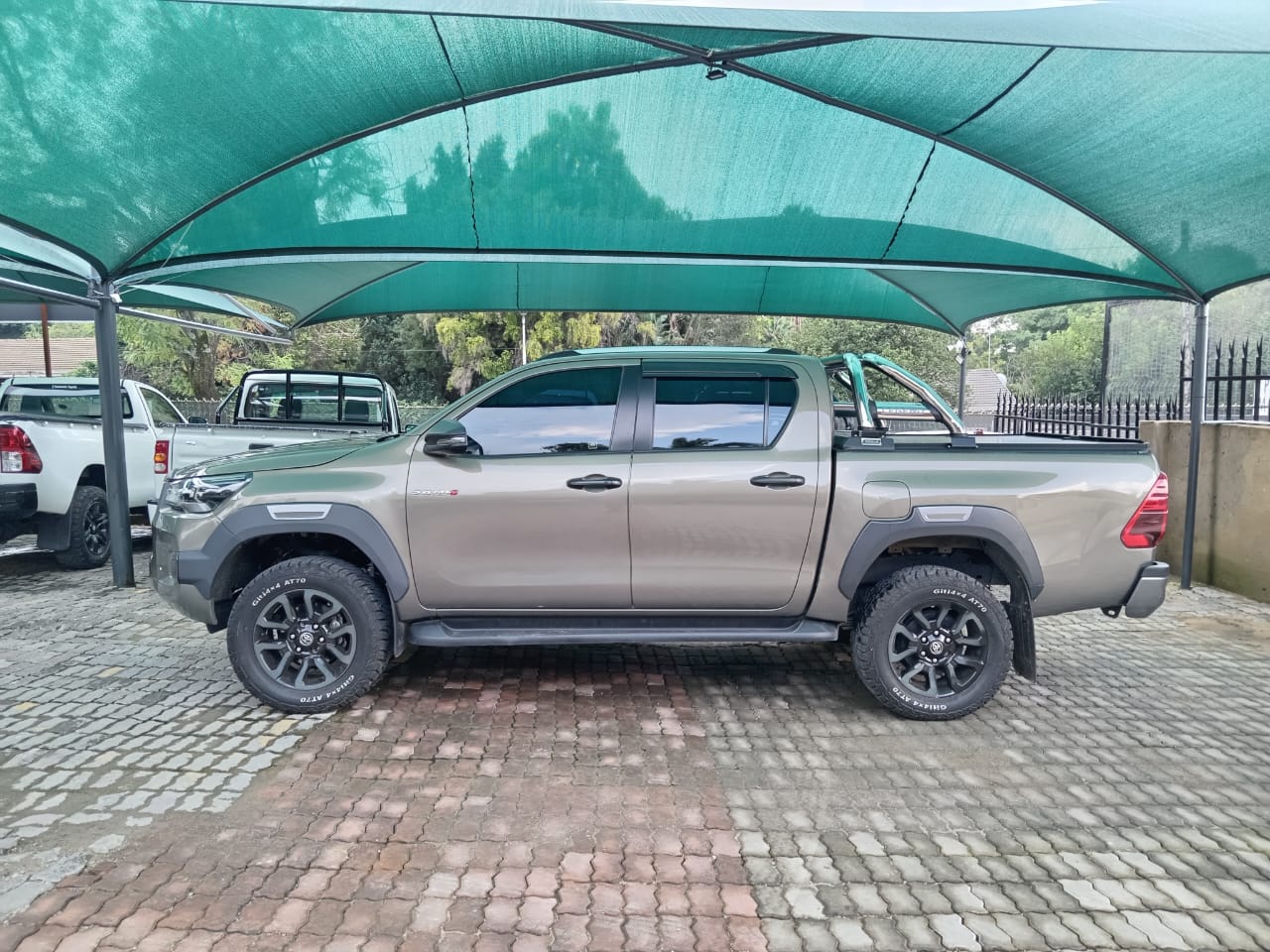 
								Toyota Hilux 2.8GD6 Double cab 4×2 full									