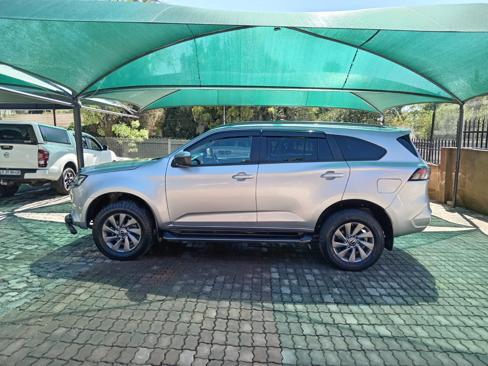 
								2023 Isuzu mu-X 3.0TD LSE 4×4 full									