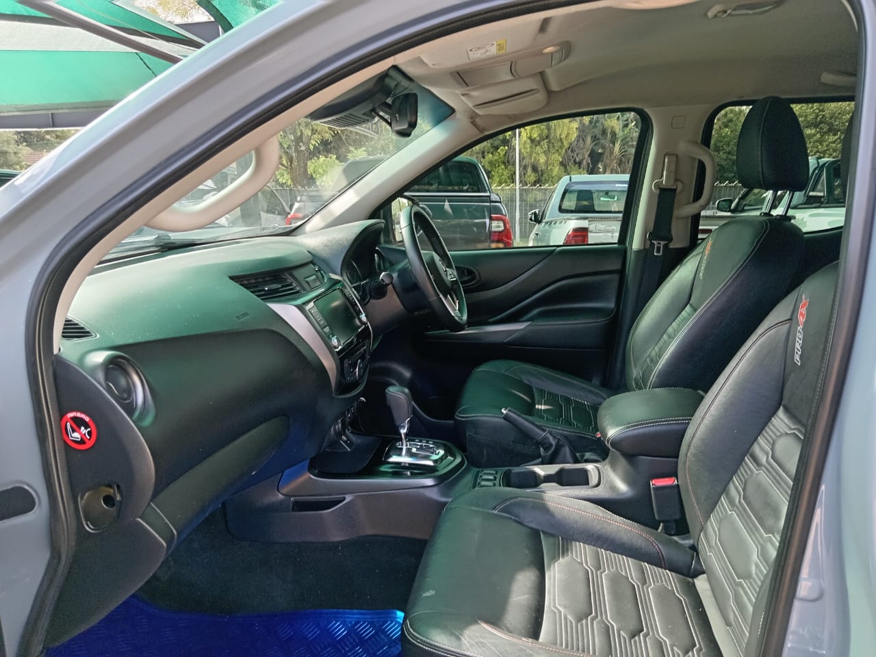 
								Nissan Navara 2.5Ddti PRO-4X 4X4 Double cab full									