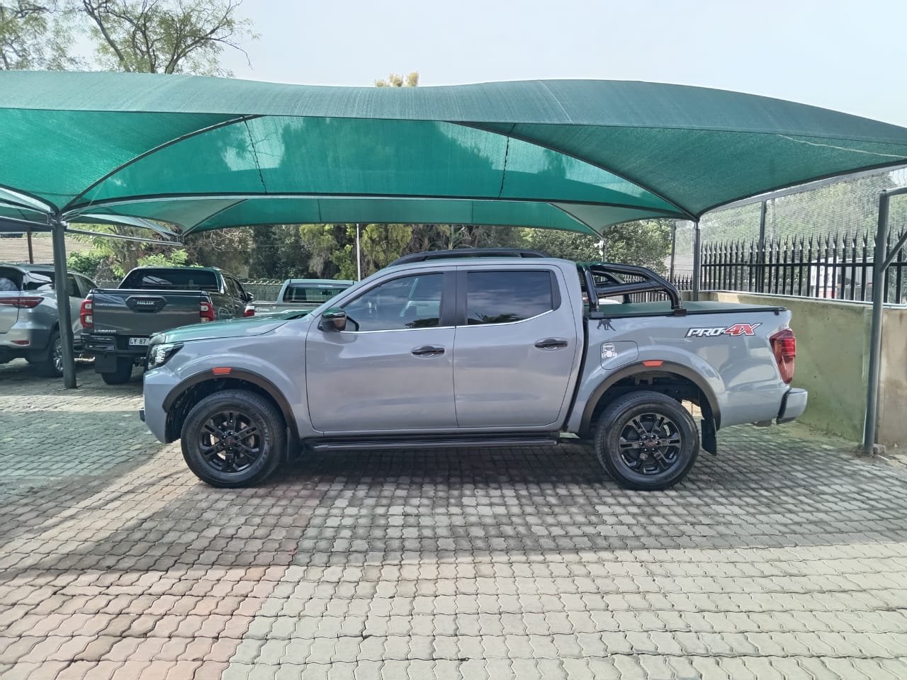 
								Nissan Navara 2.5Ddti PRO-4X 4X4 Double cab full									