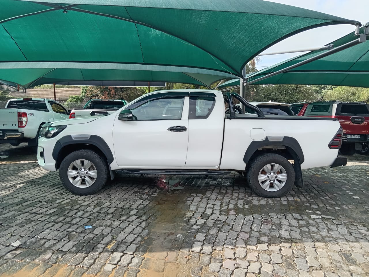 
								Toyota Hilux 2.4GD6 Extra cab 4×2 full									