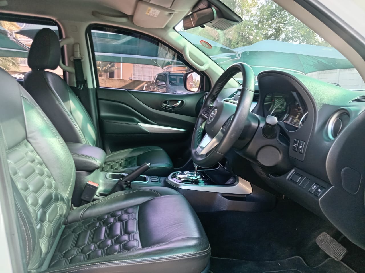 
								Nissan Navara 2.5 DDTi PRO-2X Double cab full									