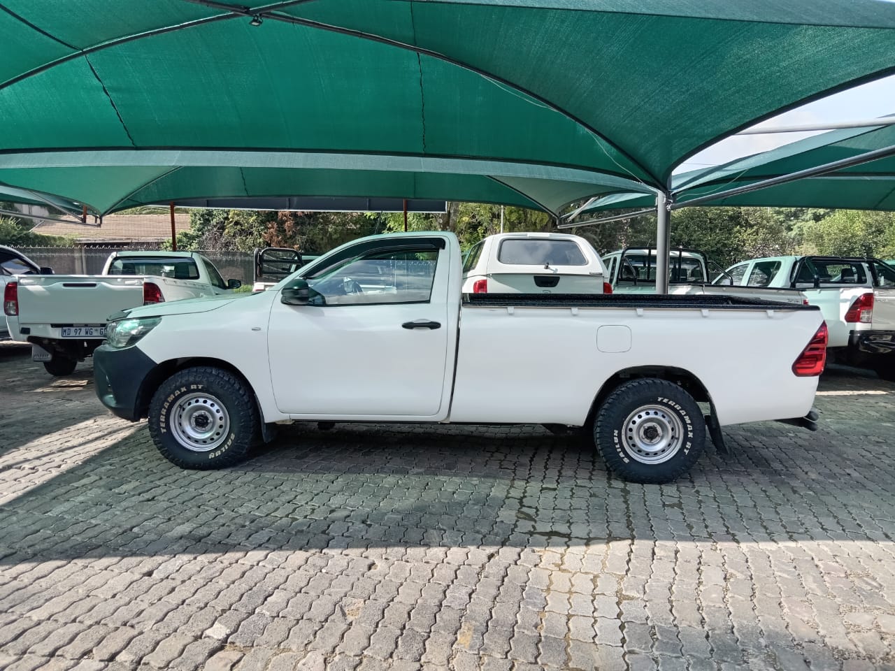
								Toyota Hilux 2.4 GD Single cab full									