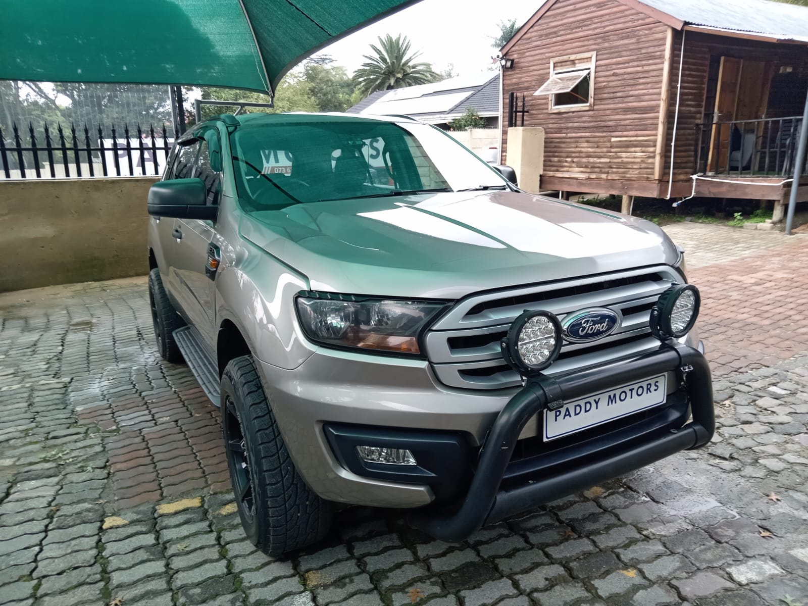 
								Ford Everest 2.2 TDCI XLS full									
