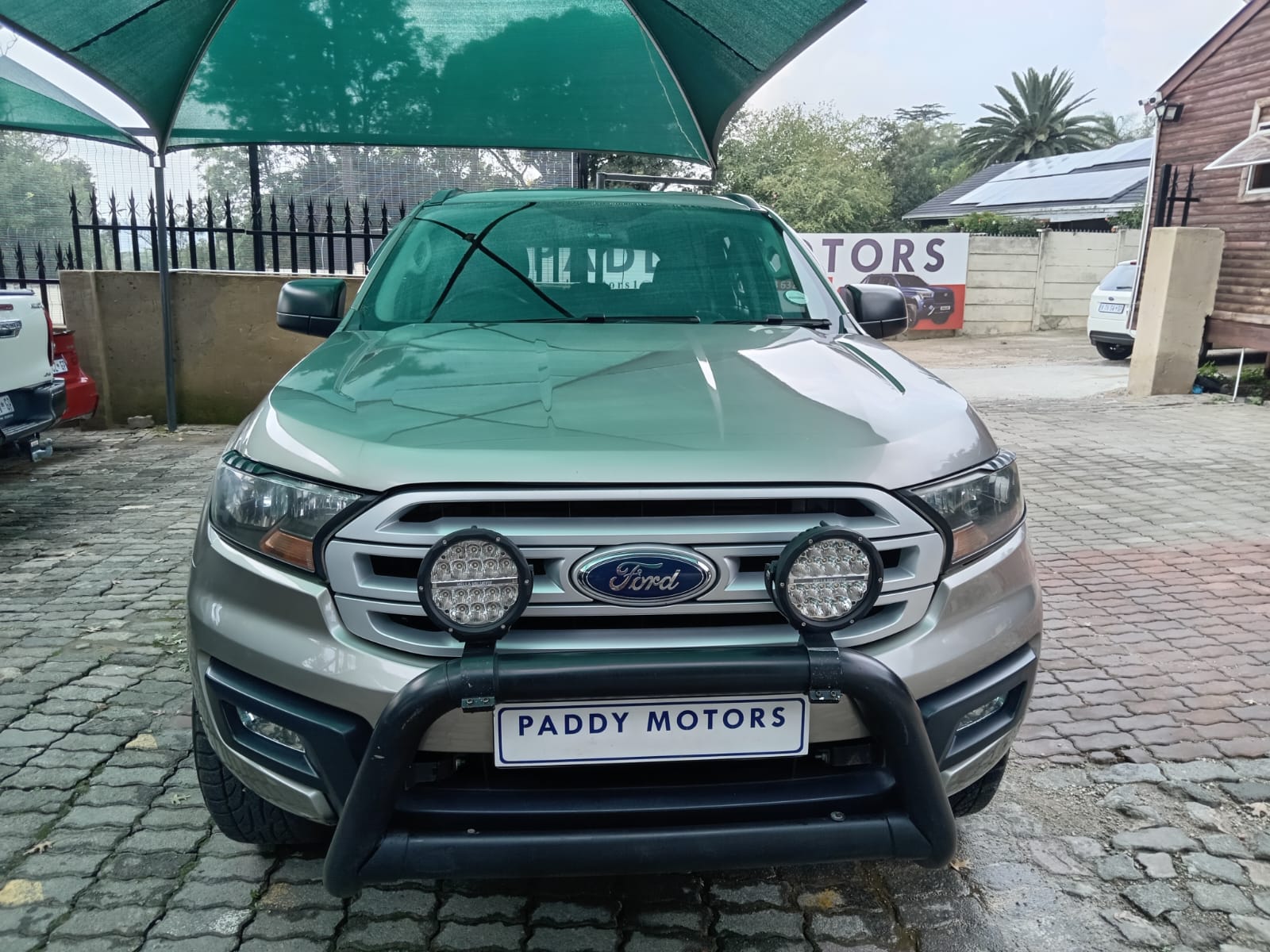 
								Ford Everest 2.2 TDCI XLS full									