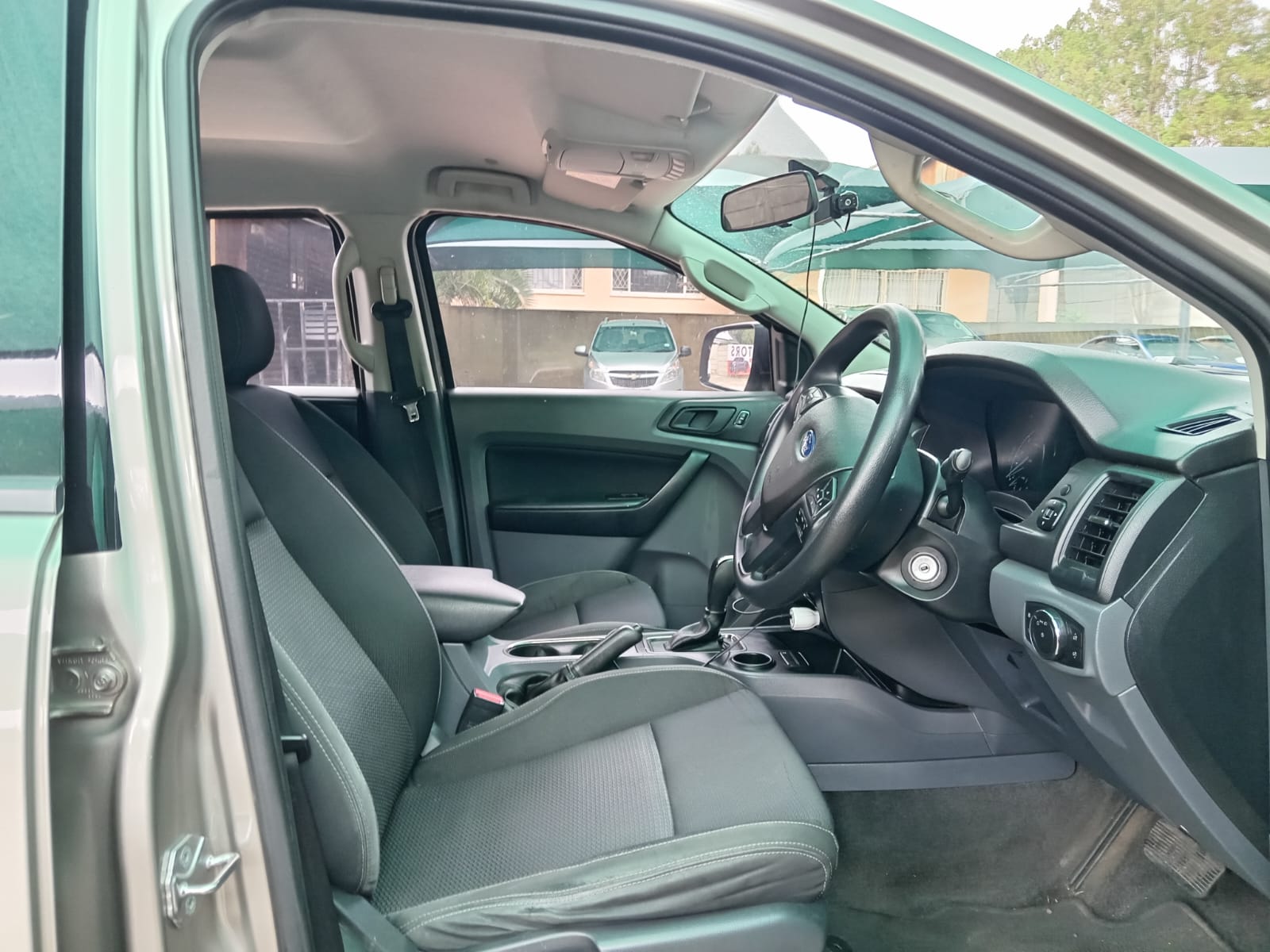 
								Ford Everest 2.2 TDCI XLS full									