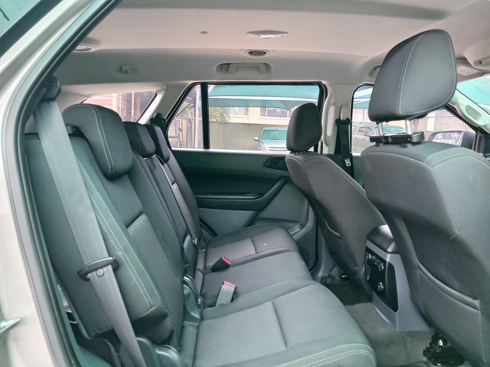 
								Ford Everest 2.2 TDCI XLS full									