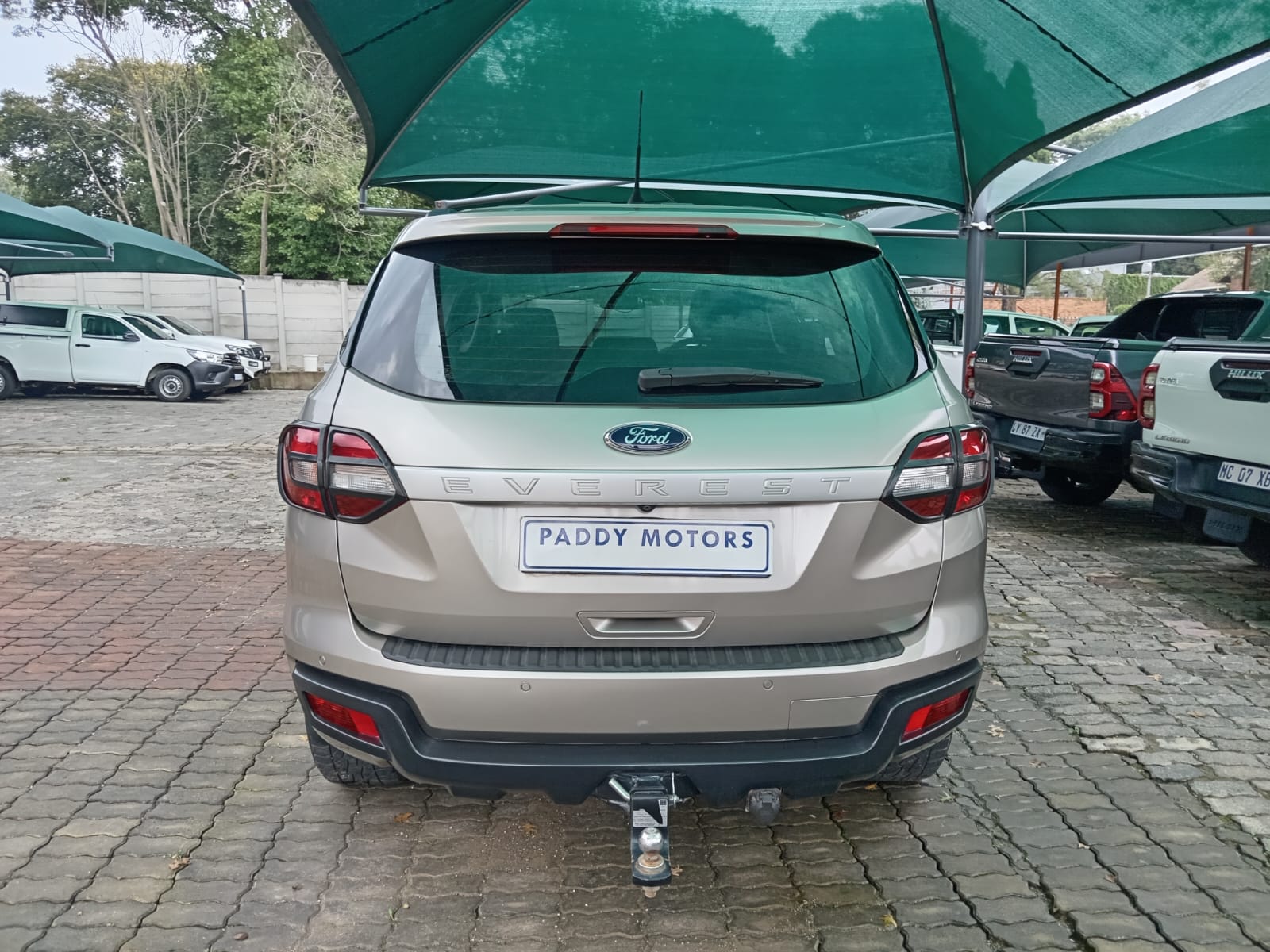 
								Ford Everest 2.2 TDCI XLS full									