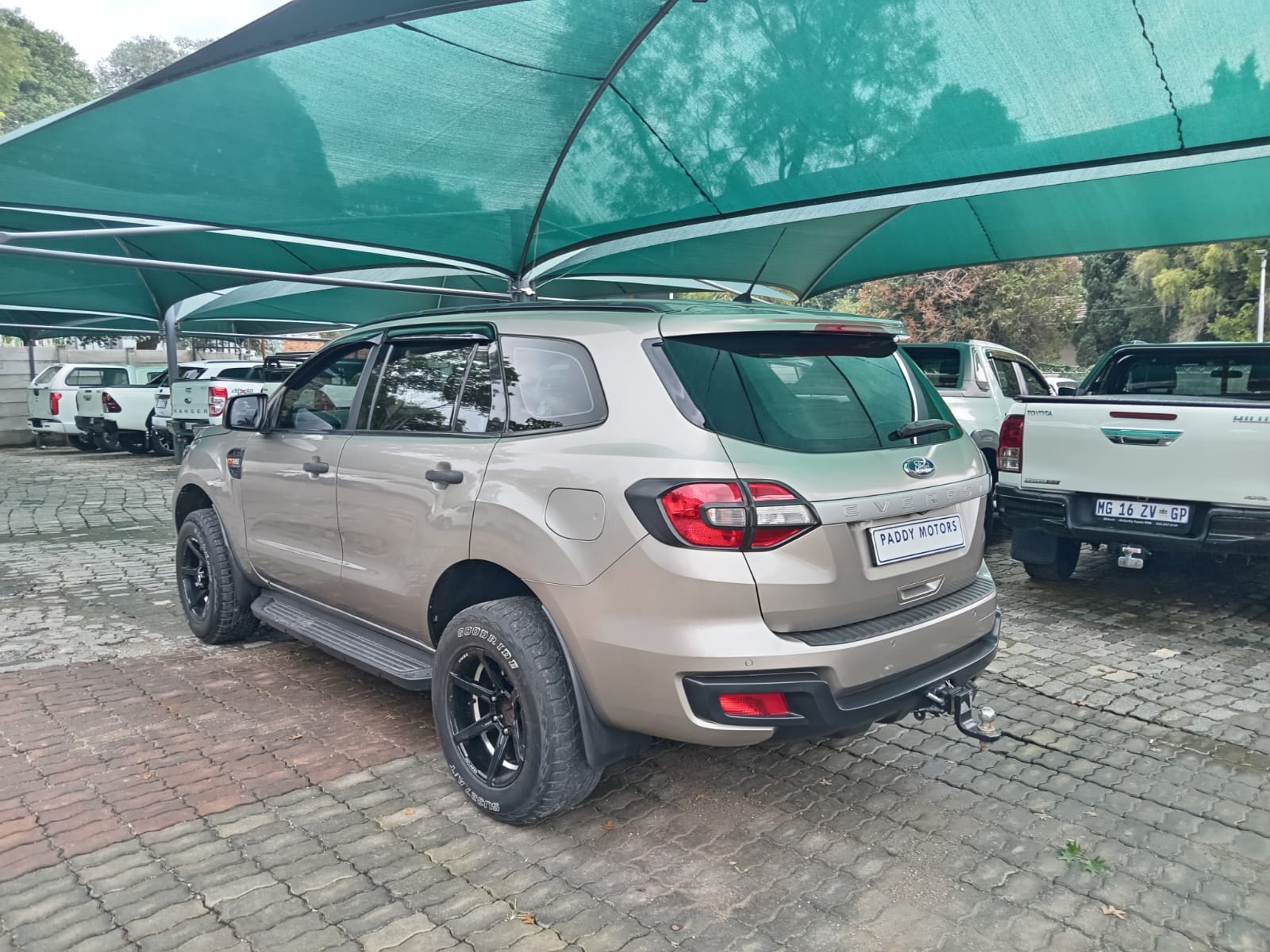 
								Ford Everest 2.2 TDCI XLS full									