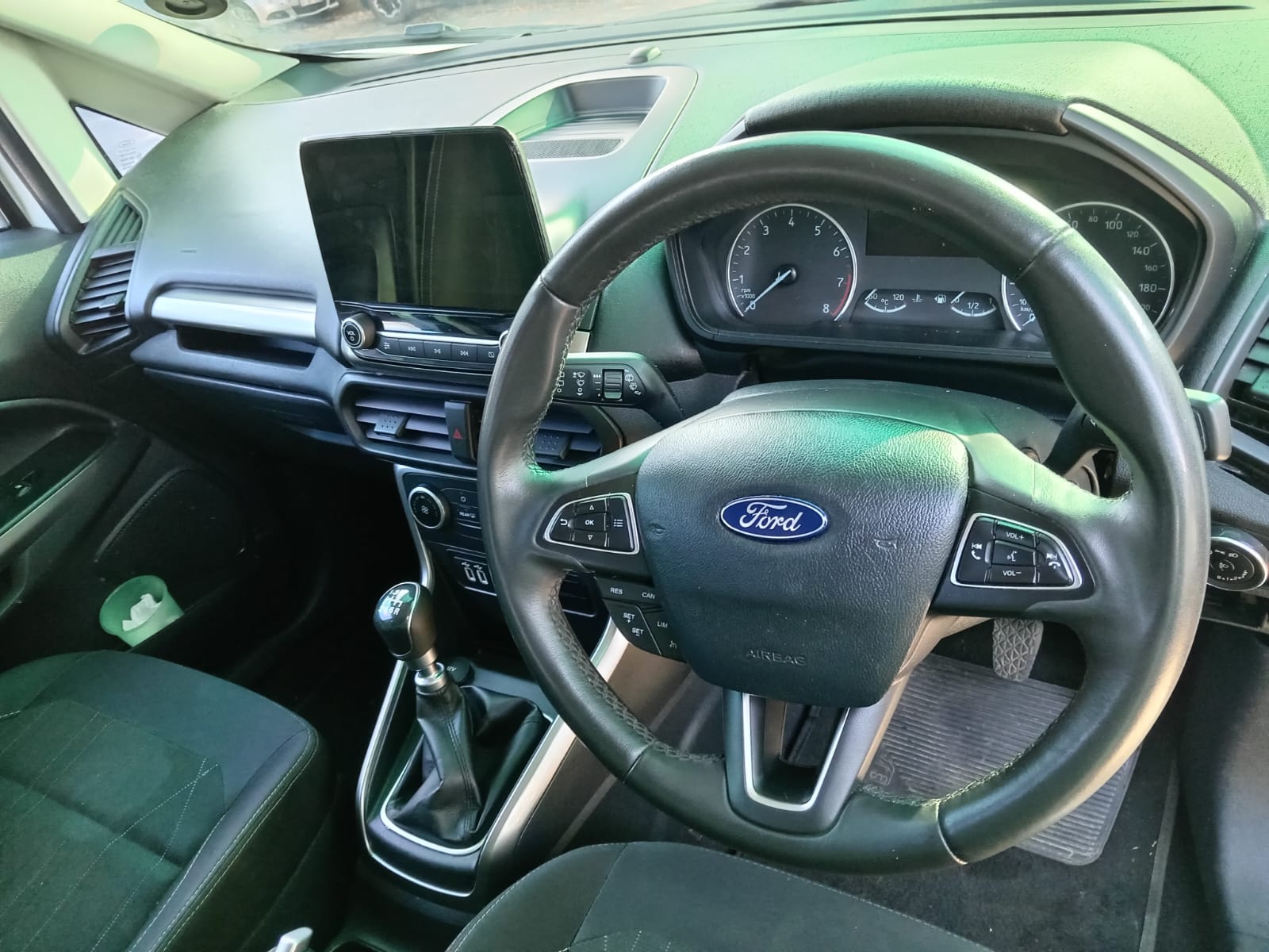 
								Ford EcoSport 1.0 Titanium full									