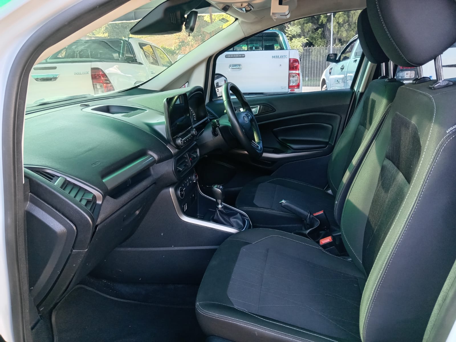 
								Ford EcoSport 1.0 Titanium full									