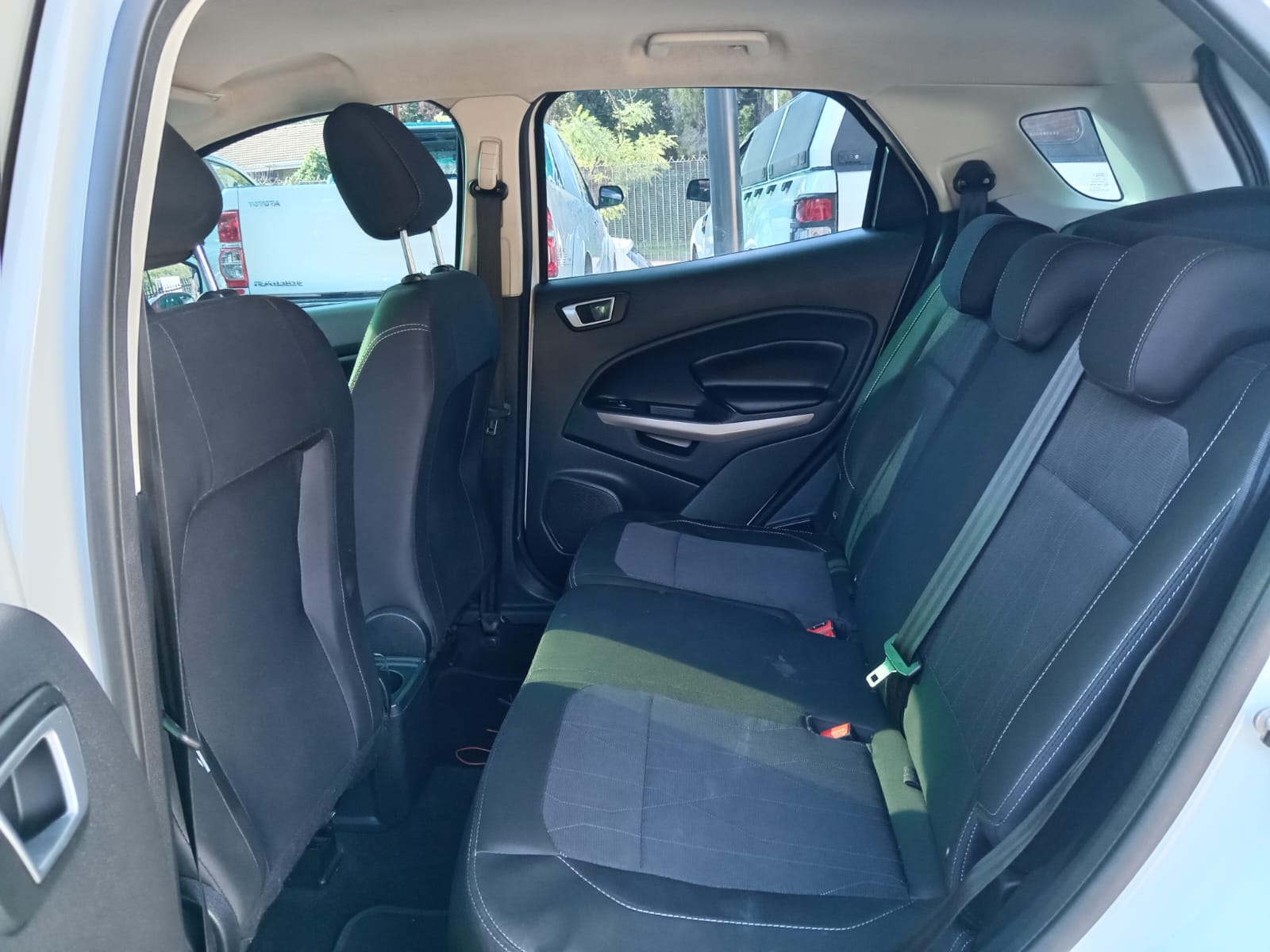 
								Ford EcoSport 1.0 Titanium full									