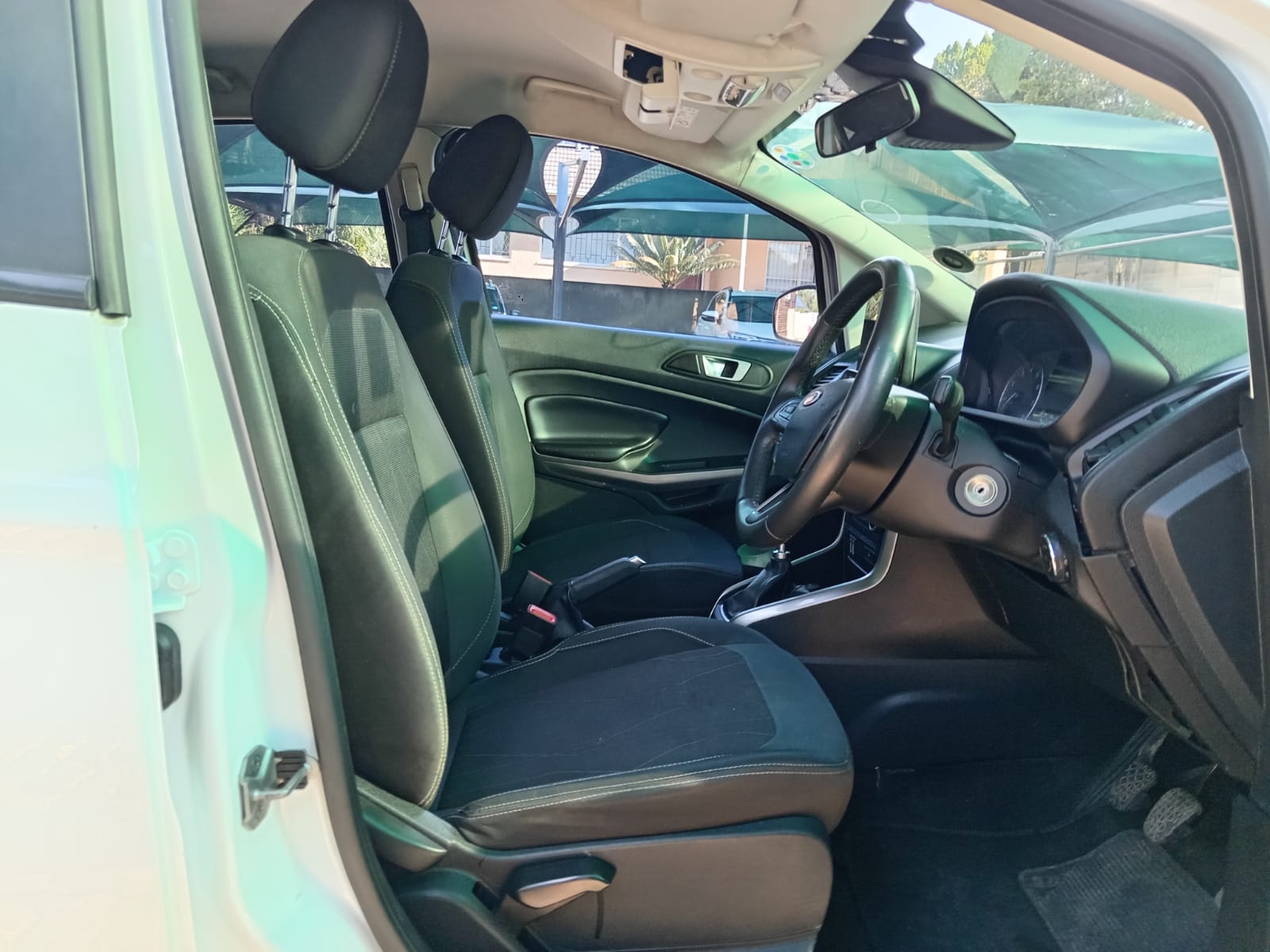 
								Ford EcoSport 1.0 Titanium full									