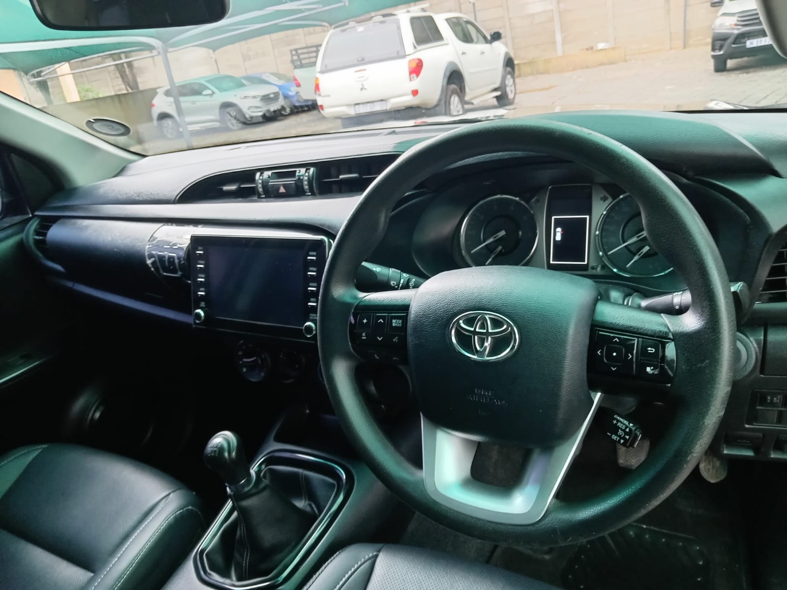 
								Toyota Hilux 2.4GD6 Double cab full									