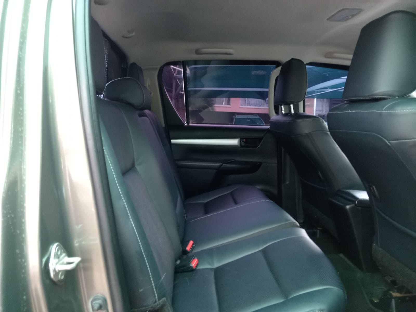 
								Toyota Hilux 2.4GD6 Double cab full									