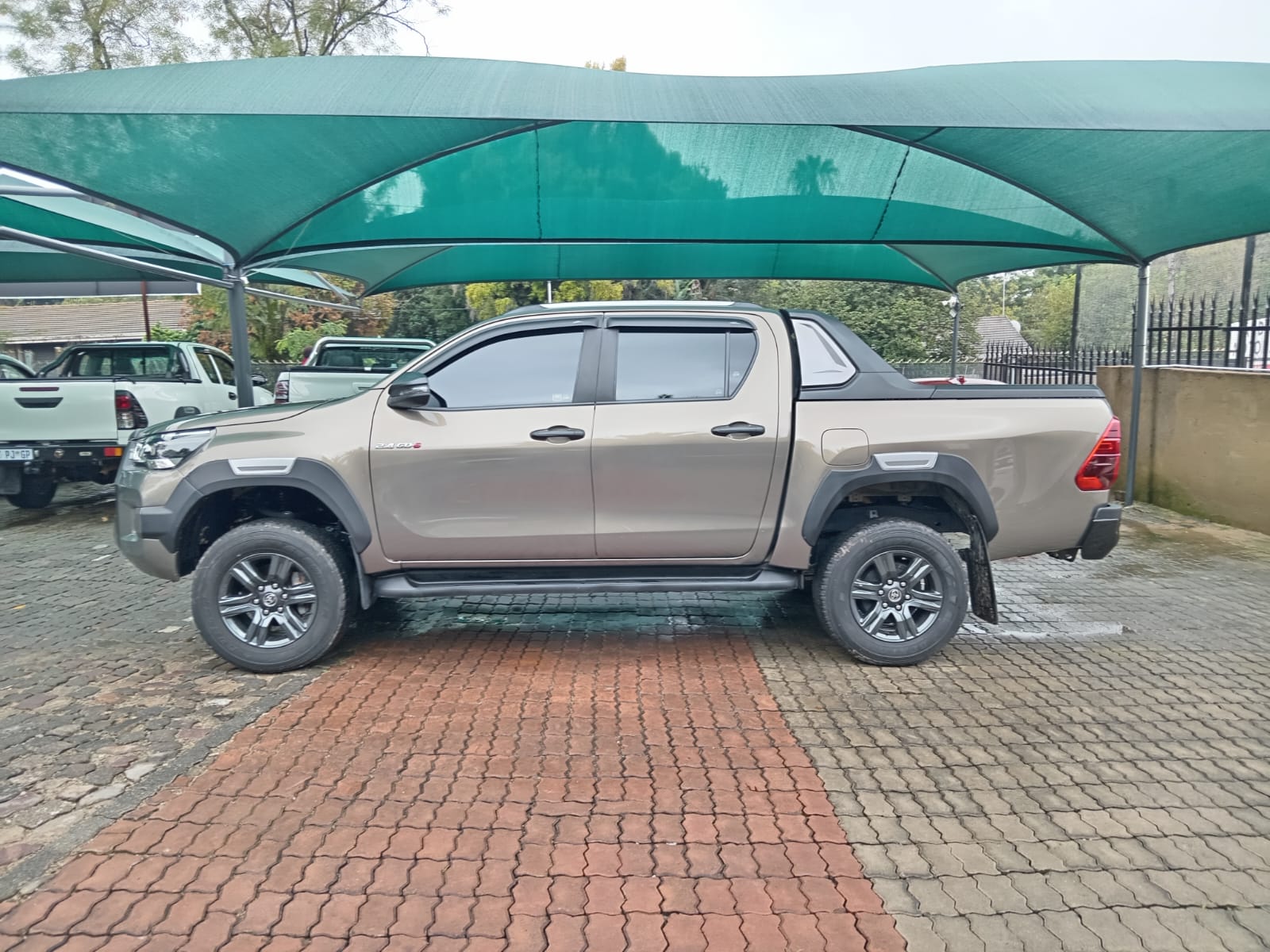 
								Toyota Hilux 2.4GD6 Double cab full									