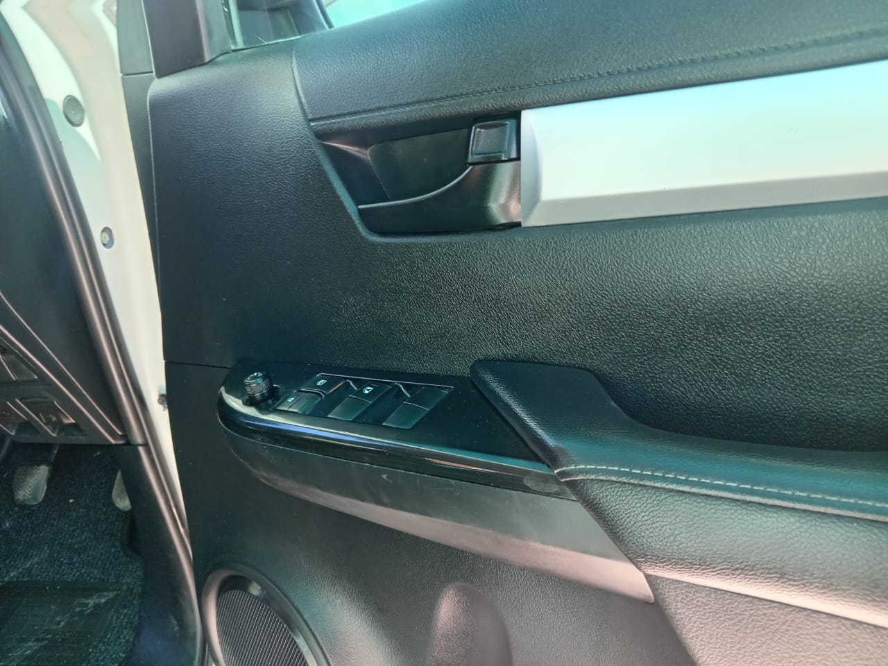 
								2021 Toyota Hilux 2.4GD-6 Double Cab 4×4 Raider full									