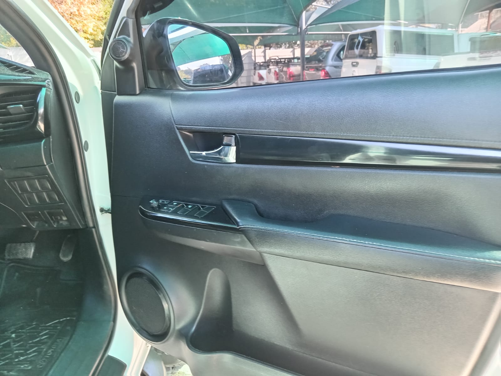 
								2018 Toyota Hilux 2.8GD-6 Double Cab Raider full									