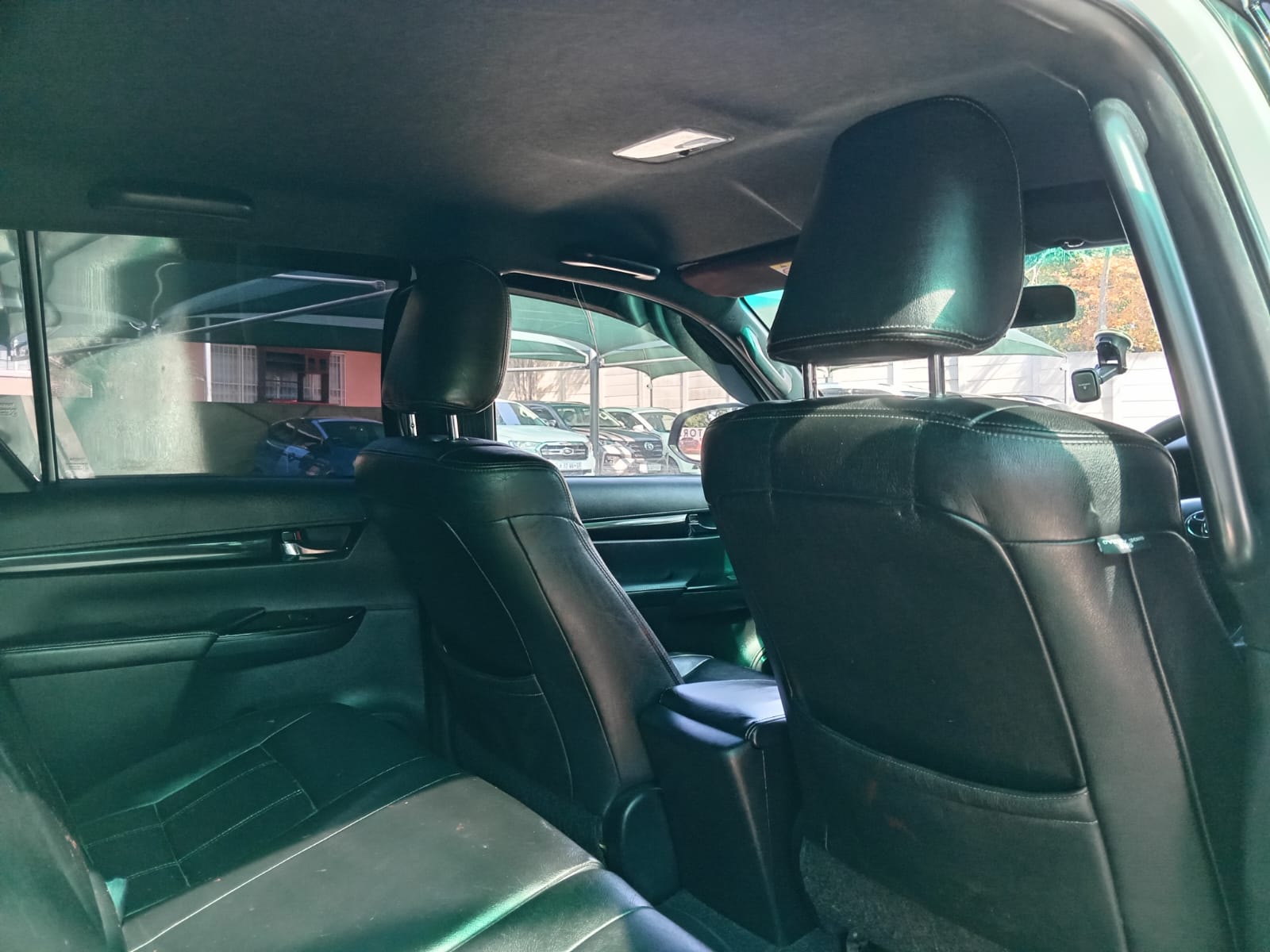 
								2018 Toyota Hilux 2.8GD-6 Double Cab Raider full									