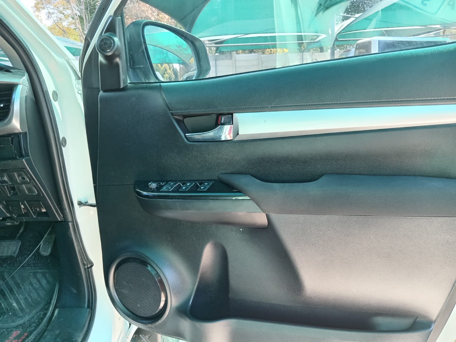 
								2016 Toyota Hilux 2.8GD-6 Double Cab 4×4 Raider Auto full									