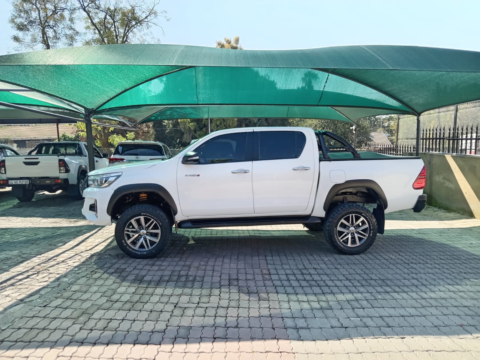 
								2016 Toyota Hilux 2.8GD-6 Double Cab 4×4 Raider Auto full									