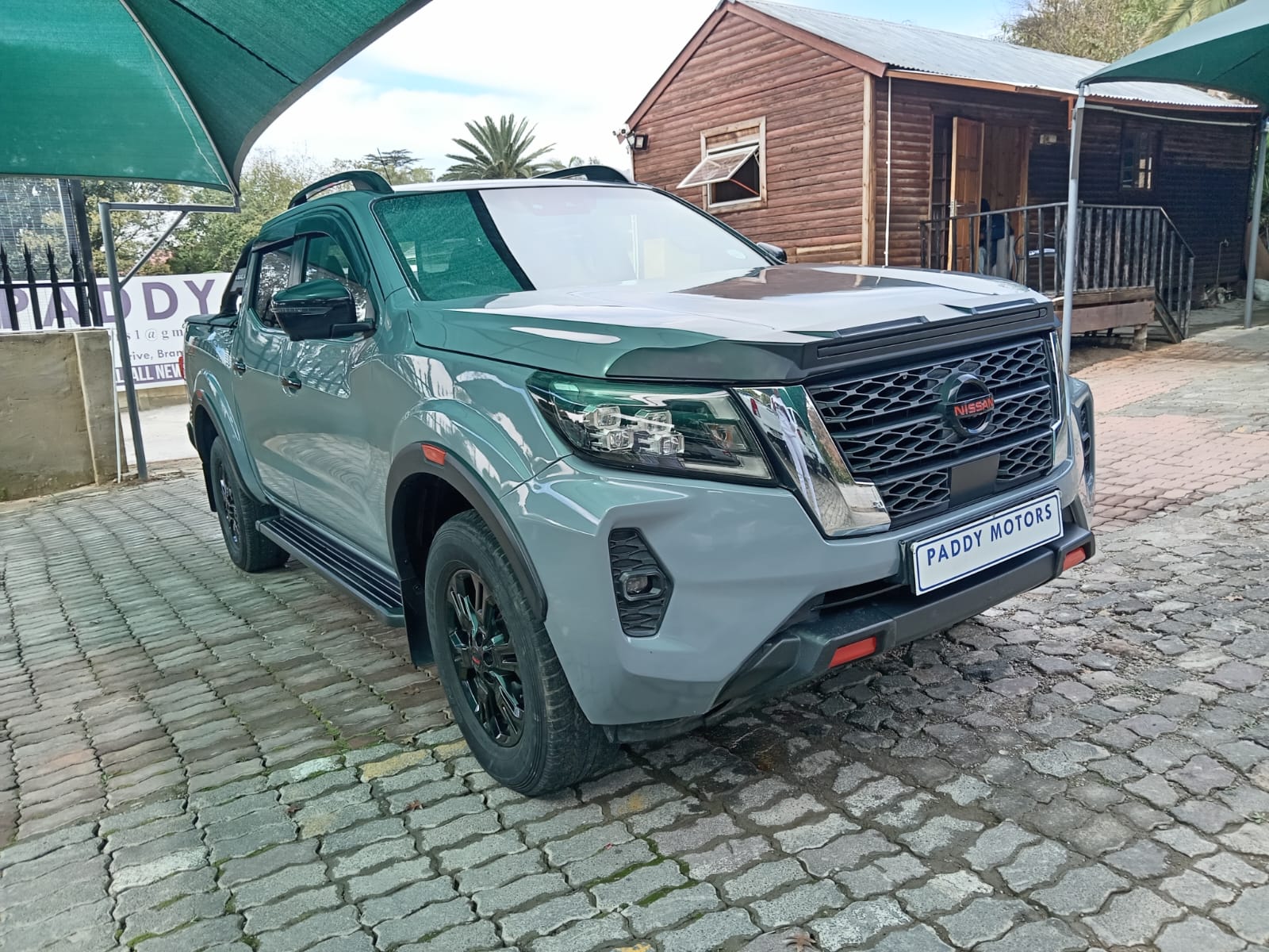 
								Nissan Navara 2.5 Ddti PRO-2X Double cab. full									