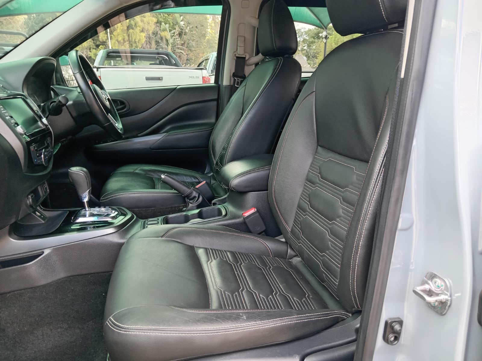 
								Nissan Navara 2.5 Ddti PRO-2X Double cab. full									