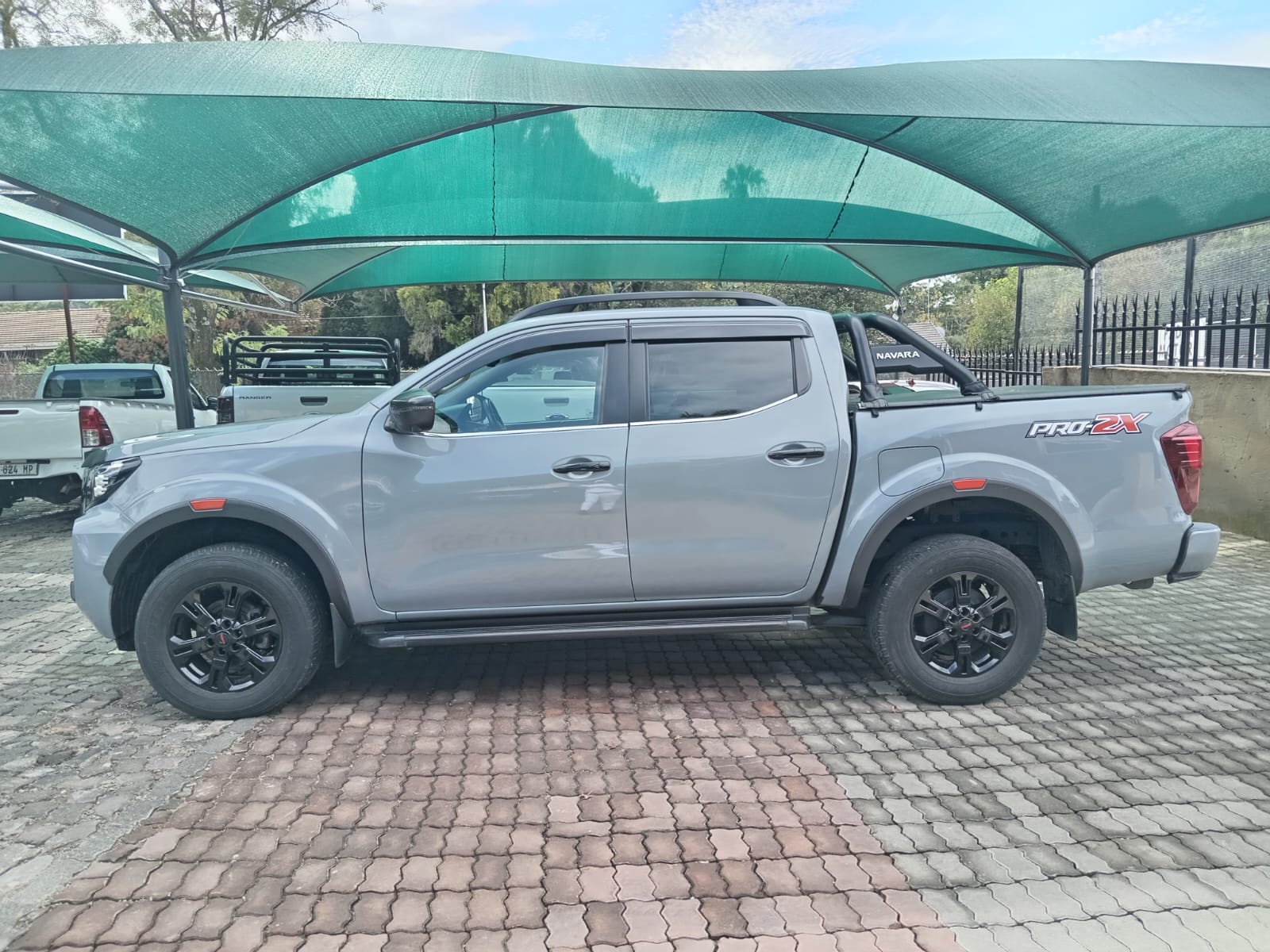 
								Nissan Navara 2.5 Ddti PRO-2X Double cab. full									