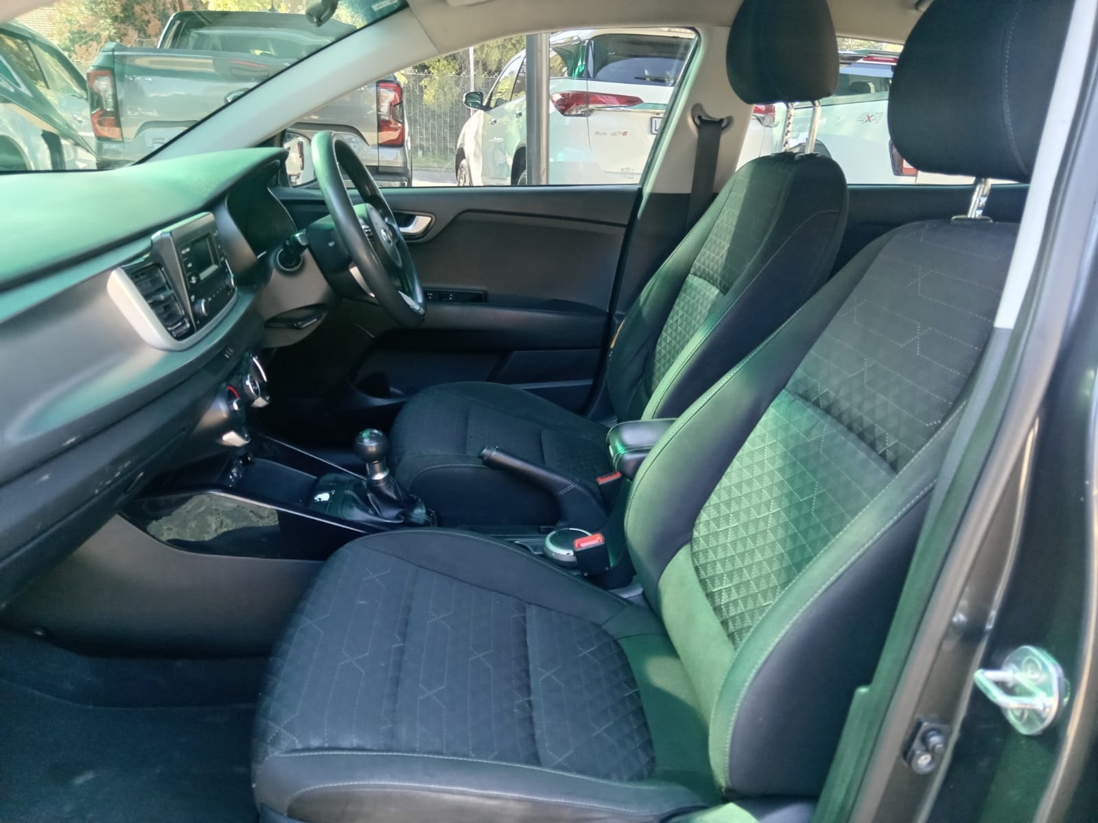 
								Kia Rio 1.2 hatchback full									