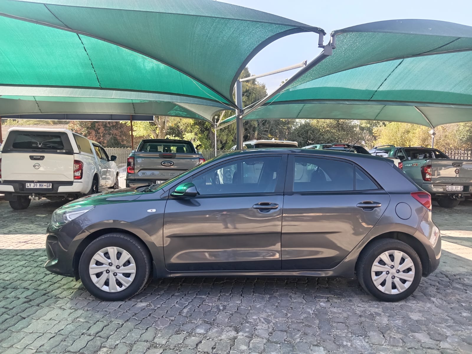 
								Kia Rio 1.2 hatchback full									