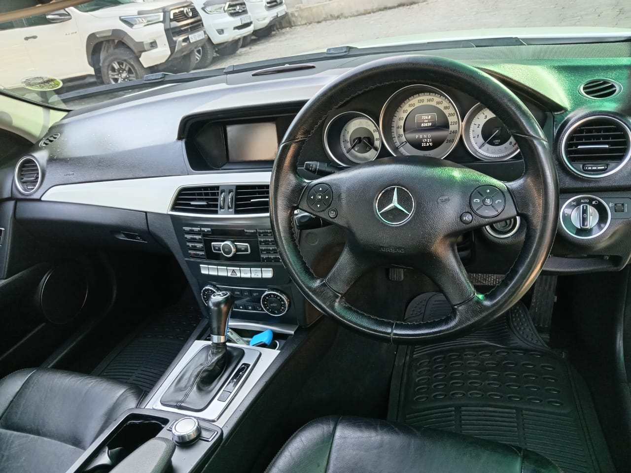 
								Mercedes Benz C-Class C200 full									