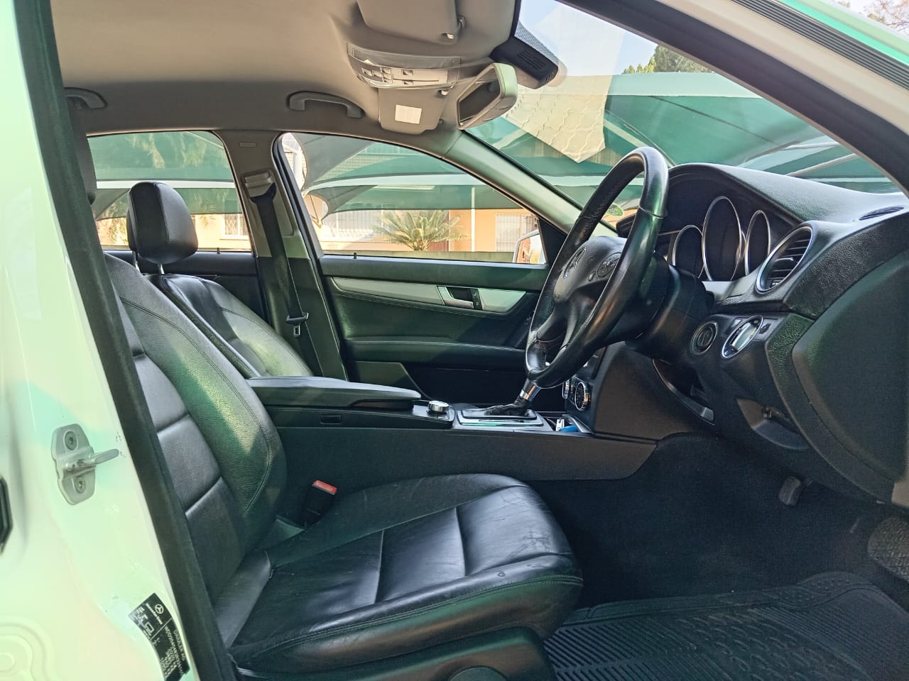 
								Mercedes Benz C-Class C200 full									