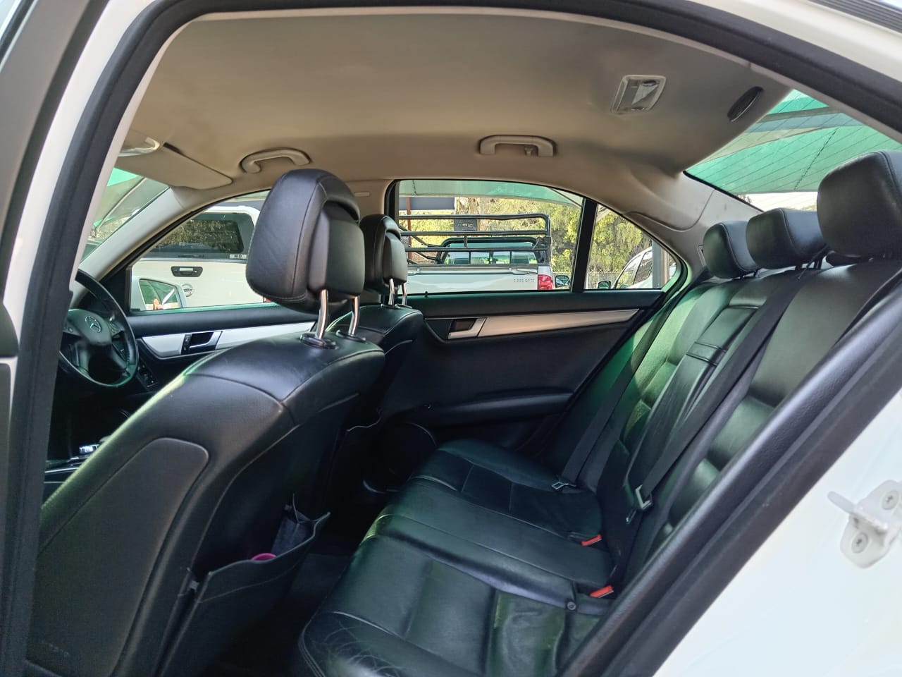 
								Mercedes Benz C-Class C200 full									