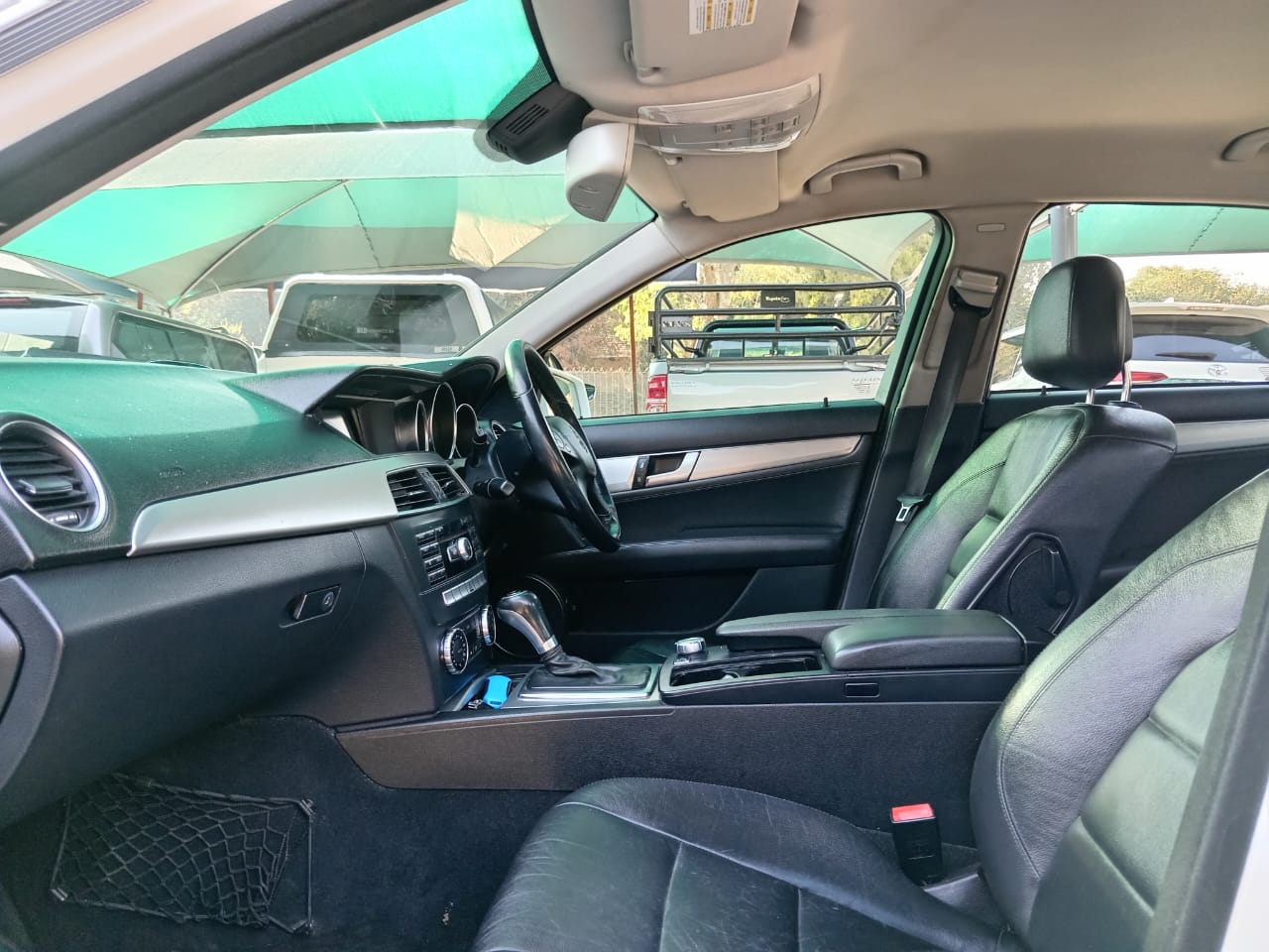 
								Mercedes Benz C-Class C200 full									