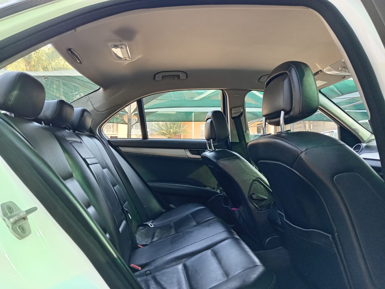 
								Mercedes Benz C-Class C200 full									